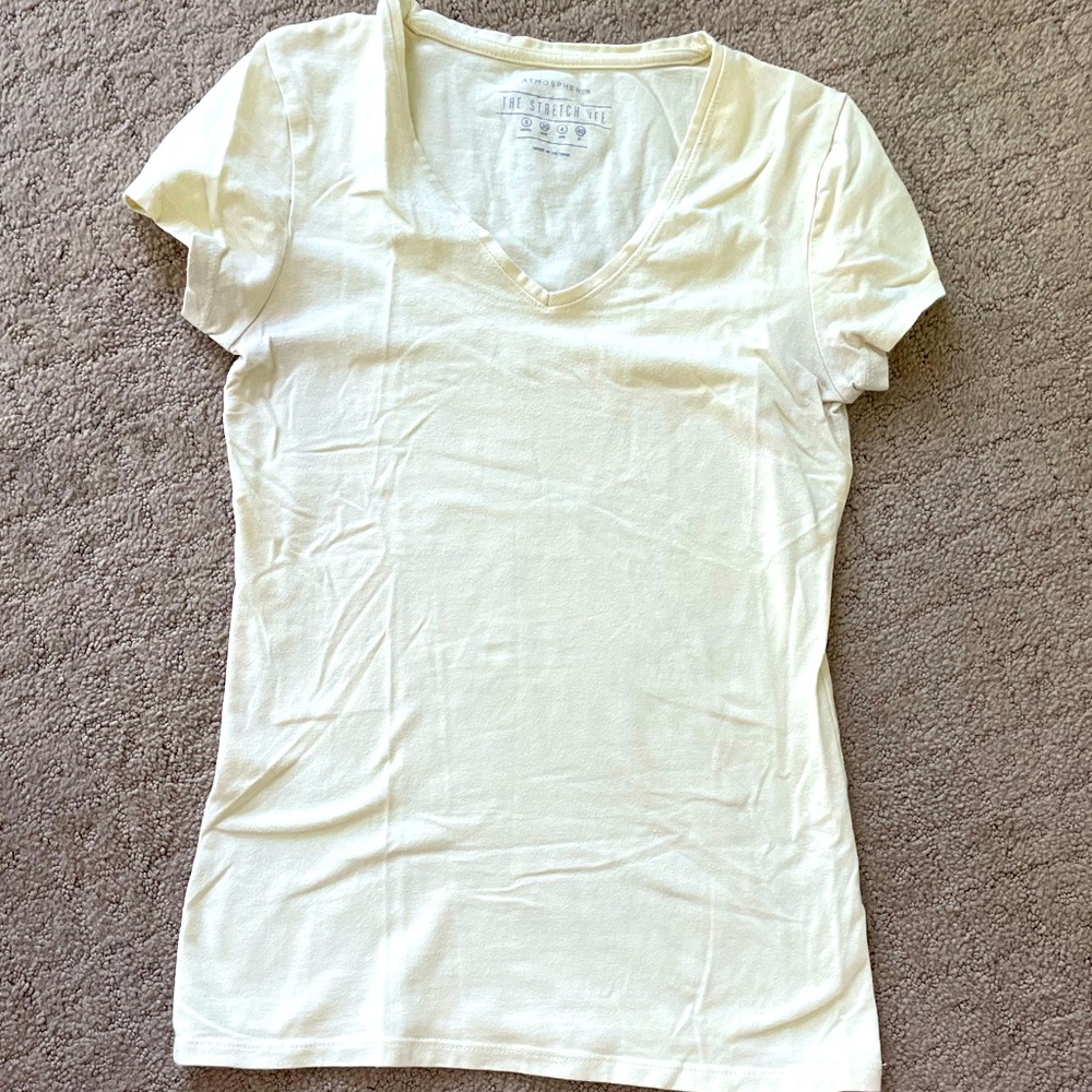 Stretchy v-neck pastel yellow shirt